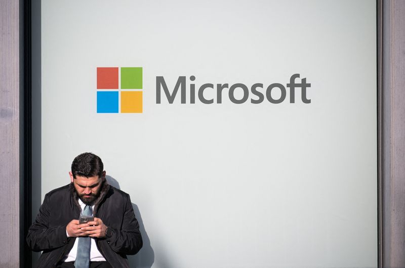 You are currently viewing Microsoft freezes hiring in major cloud, sales groups, The Information reports
